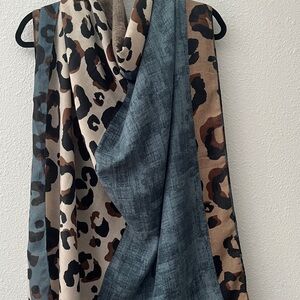 Leopard Print Women's wrap!
Large oversized scarf,shawl
68x64
Blue & Brown
0S